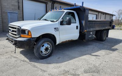 2000 Ford Super Duty F-450 XLT with Utility bed